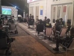 Anggota TNI Kodim 0725/Sragen Bersama Masyarakat Nobar Piala Dunia di 13 titik Koramil dari jajaran kodim 0725/Sragen