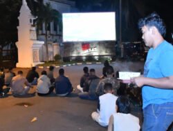 Nobar Bola Gembira TNI dan Masyarakat Ponorogo pada Perempat Final Piala Dunia 2026