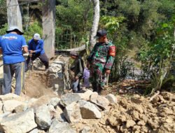 Kebersamaan TNI dan Masyarakat Bangun Jembatan Gantung Garuda Memasuki Tahap Awal