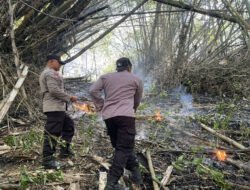 Polres Trenggalek Terjunkan Personel Jajaran Padamkan Api di Gunung Orak Arik