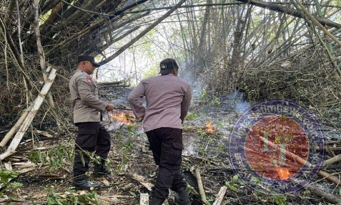 Polres Trenggalek Terjunkan Personel Jajaran Padamkan Api di Gunung Orak Arik