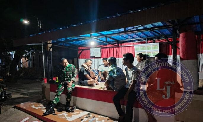 Tingkatkan Keamanan Malam Hari, Babinsa Koramil Tirtomoyo Patroli Bersama Linmas