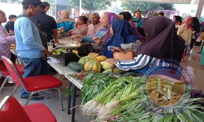 Polres Pelabuhan Tanjungperak Gelar Gerakan Pangan Murah Hasil Panen Lahan Ketahanan Pangan