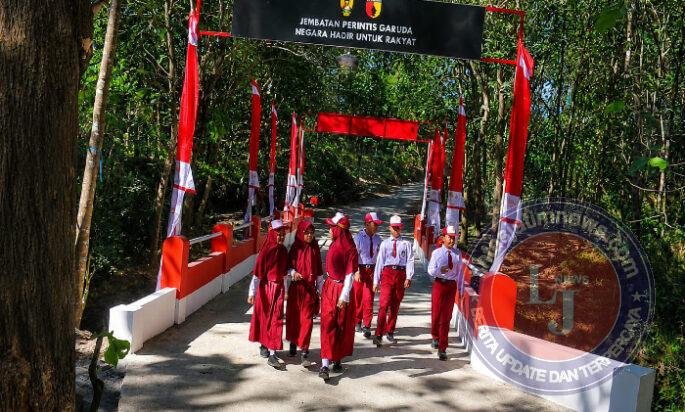 Jembatan Perintis Garuda Rampung, Anak-anak Kini Lebih Mudah Berangkat Sekolah
