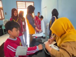 Tanamkan Karakter dan Cinta Tanah Air, TNI dari Koramil Pucuk Beri Pembekalan Bela Negara di Hari Kedua MPLS Ramah SMPN 1 Pucuk