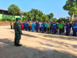Anggota Koramil 08/Jogorogo Beri Pelatihan PBB dan Pesan Moral di MPLS SMAN 1 Jogorogo
