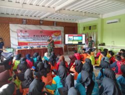 Tumbuhkan Semangat Persatuan, Danramil Kwadungan Tanamkan Jiwa Nasionalisme kepada Siswa Baru SMAN 1 Kwadungan