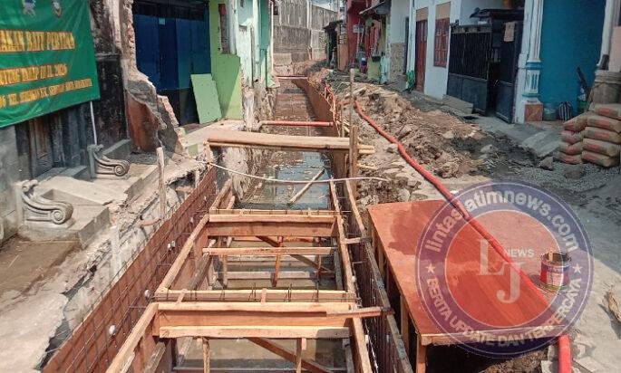 Hari Ini Sasaran TMMD Sengkuyung Tahap III TA. 2026 Kodim 0735 Surakarta Kerjakan Pasang Warmest dan Begesteng
