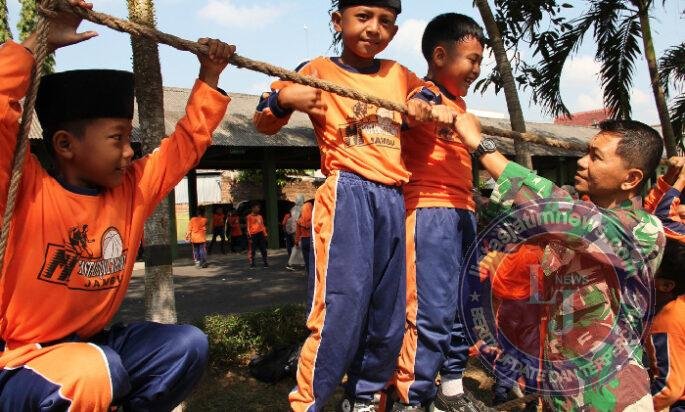 Kodim 0806/Trenggalek Hadirkan Outing Class Edukatif, Kenalkan Dunia Militer kepada Siswa MI Fastabiqul Khoirot