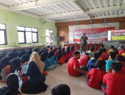 Lahirkan Remaja Berintegritas dan Sadar Demokrasi, Pasi Intel Kodim 0805/Ngawi Sosialisasi Pendidikan Politik di SMAN 1 Kwadungan