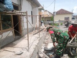 Ketika Kebersamaan Membangun Harapan, Babinsa dan Warga Renovasi Kantor BUMDes Tempursari