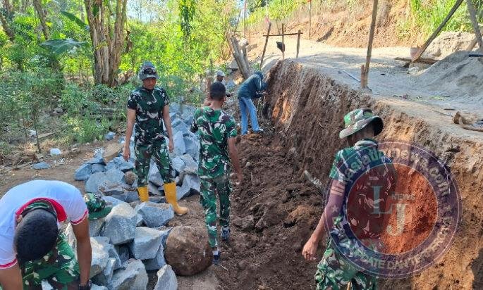 Bahu Membahu, Masyarakat bersama TNI Gugur Gunung