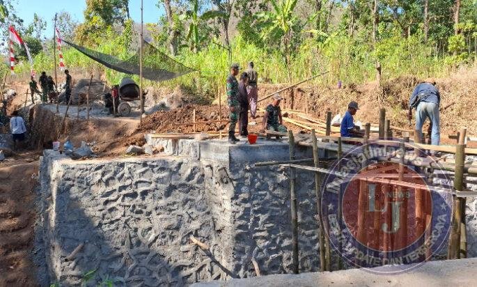 Lama Dinanti, Jembatan Sesek Kali Midodaren Dukuh Bibis pun Dibangun TNI