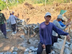 Berbekal Pengalaman 40 tahun Pak Supar Tukangi sendiri