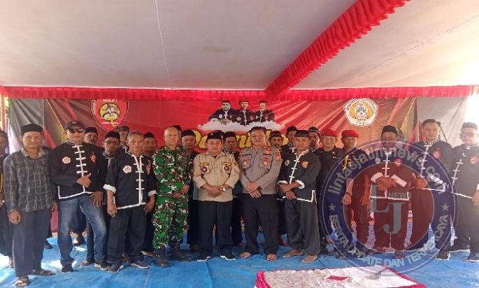Jaga Silaturahmi dan Kondusivitas Kamtibmas, Babinsa dan Polsek Amankan Pelantikan Ketua Sub Ranting IKSP-PI di Sine