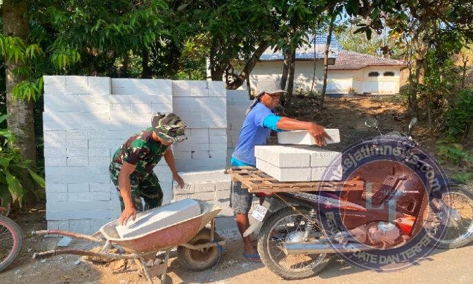 Rumah Orangtua Direhab, Anak Relakan Motor Kesayangan Buat Angkut Material