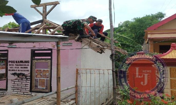 Pos Ronda Dibenahi, Semangat Gotong Royong Warga Tanjungrejo Jaga Rasa Aman Bersama