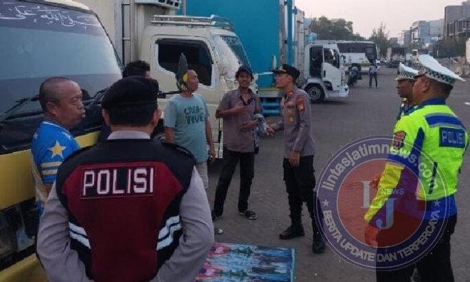 Jaga Jakarta On The Spot di Pelabuhan Muara Baru, Polisi Ajak Buruh Pelabuhan Jaga Keamanan dan Tolak Narkoba, Tawuran serta Judi Online