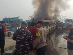 Tiga Kapal Terbakar di Dermaga Kaliadem Muara Angke, Polisi Amankan Lokasi