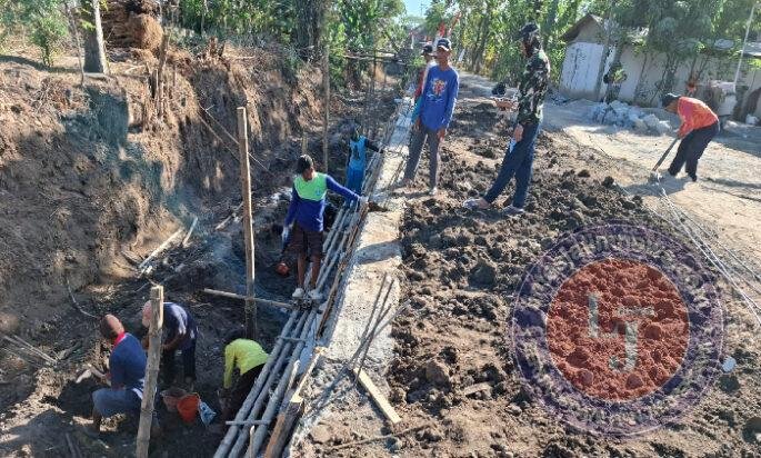 Sirtu Sisa Galian Pondasi Dimanfaatkan untuk Meratakan Bahu Jalan