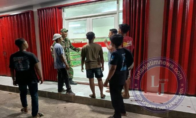 Patroli Malam Koramil Purwantoro, TNI dan Warga Bersinergi Jaga Koperasi Merah Putih Tetap Aman