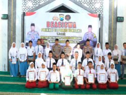 Kapolres Jombang Serahkan Beasiswa kepada Putra-Putri Pegawai Negeri Pada Polri Berprestasi
