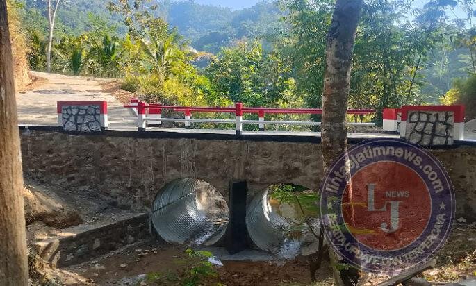 Sinergi TNI dan Masyarakat Tuntaskan Jembatan Aramco Sungai Nolagi Nawangan