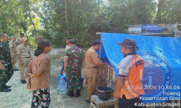 Koramil Gesi Bersama Forkopimcam Salurkan 10.000 Liter Air Bersih untuk Warga Terdampak Kekeringan di Poleng