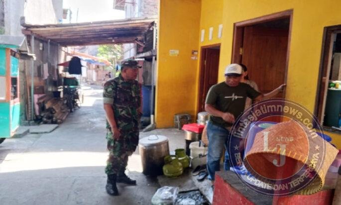 Sembari Komsos, Babinsa Gandekan Deteksi Dini Dan Cegah Dini Permasalahan Warga Binaan
