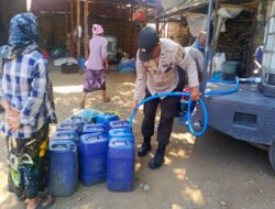 Polsek Winongan Salurkan Air Bersih untuk Warga Terdampak Kekeringan