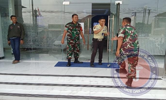 Patroli Koramil Ngrampal Pastikan Aktivitas Warga Berjalan Aman dan Kondusif