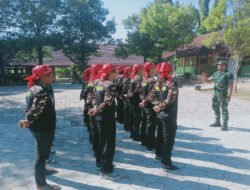 Tanamkan Kedisiplinan, Babinsa Koramil 15/Karanganyar Berikan Pelatihan PBB Pemuda Ansor