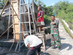 Babinsa Koramil 04/Teras Bantu Cor Tiang Rumah Warga, Wujud Nyata Kemanunggalan TNI dengan Rakyat