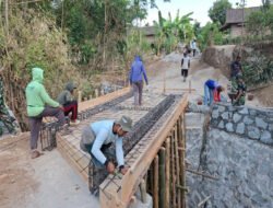 Baja ukuran Besar Mulai Dirangkai pada Struktur Jembatan Dukuh Bibis