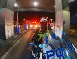 Aksi Humanis Polres Gresik, Satlantas Kawal Ambulans Pasien Asal Bawean hingga RSUD Ibnu Sina Demi Keselamatan Masyarakat