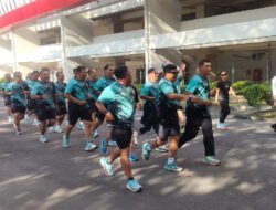 Kodim 0735/Surakarta Genjot Stamina Fisik Prajurit Dengan Lari Aerobik Mengelilingi Stadion Manahan Solo