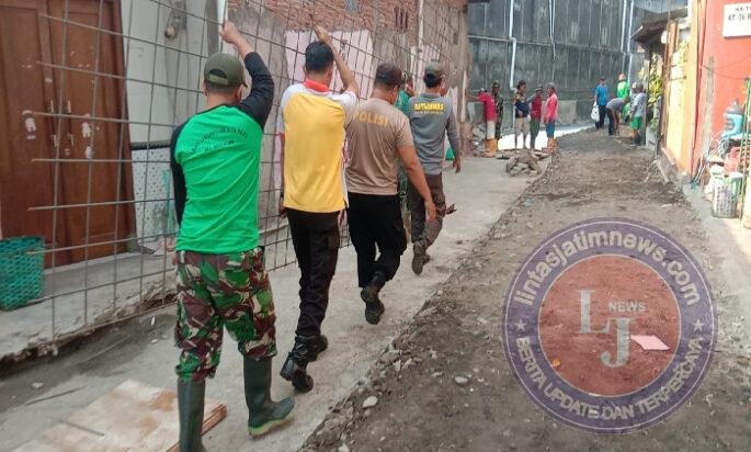 Panas Matahari Menyengat, Semangat Tak Padamkan Satgas TMMD, Polri, Ormas dan Warga Masyarakat Kebut Pemasangan Hermest & Bodex