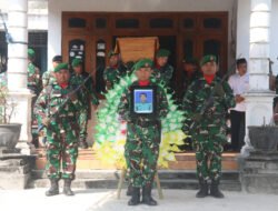 Pengabdian Terakhir Sang Prajurit, Dandim 0803/Madiun Pimpin Upacara Pemakaman Peltu Agus Priyanto