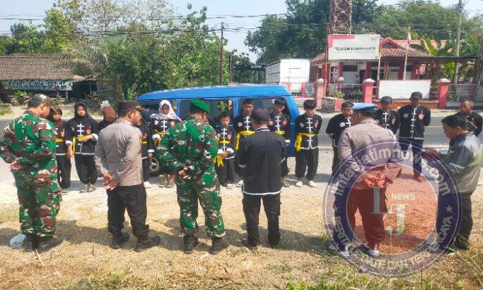 Jaga Kondusivitas Wilayah, Koramil Karangjati dan Polsek Amankan Pemberangkatan Warga Baru IKS-PI