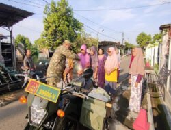 Dari Kebun Koramil untuk Warga, Jumat Berkah Babinsa Mendak Hadirkan Senyum dan Kepedulian