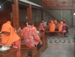 Rombongan Jamaah Umroh KBIHU Labbaik RSM Lamongan Tiba, Disambut Direktur, Pengurus dan PDM