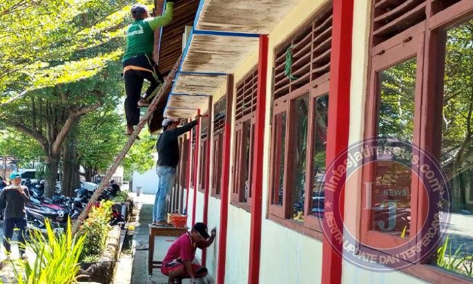 Dukung Peningkatan Mutu Pendidikan, Babinsa Nogosari Monitor Revitalisasi SMK Negeri I