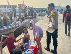 Polsek Kawasan Sunda Kelapa Perkuat Pelayanan dan Pengamanan Wisatawan Kepulauan Seribu di Dermaga Kali Adem