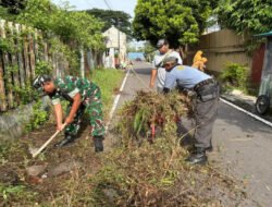 Semak Hilang, Rasa Aman Datang: Babinsa Sogaten dan Warga Bersihkan Lahan Kosong