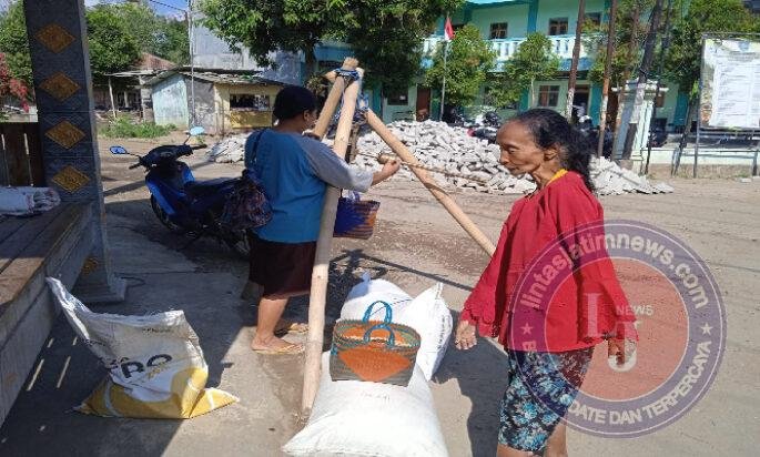 Jalan Dibangun TMMD 129 Bulu Lor, Bakul Gabah Ikut Senang