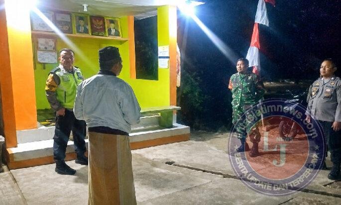 Jaga Keamanan dan Kenyamanan Warga, Babinsa Koramil Jatipurno Gelar Patroli Malam