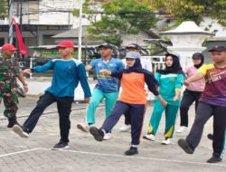 Persiapan Upacara HUT RI Ke 81, Anggota Koramil 0801/01 Pacitan Latih Paskibra Tingkat Kecamatan