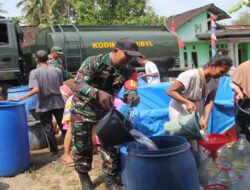 Kemarau Melanda Boyolali Utara, Kodim 0724 Salurkan Enam Tangki Air Bersih Bantu Ratusan KK