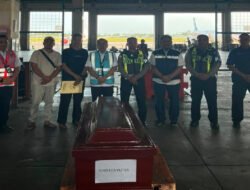 Tim DVI Polda Jatim Kembali Serahkan Jenazah Korban KM Mutiara Sentosa II Asal Sumatera dan Sulawesi kepada Keluarga