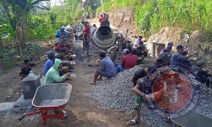 Kerja dan Istirahat Bersama, Simbol Kemanunggalan TNI dan Rakyat di TMMD 129 Bulu Lor